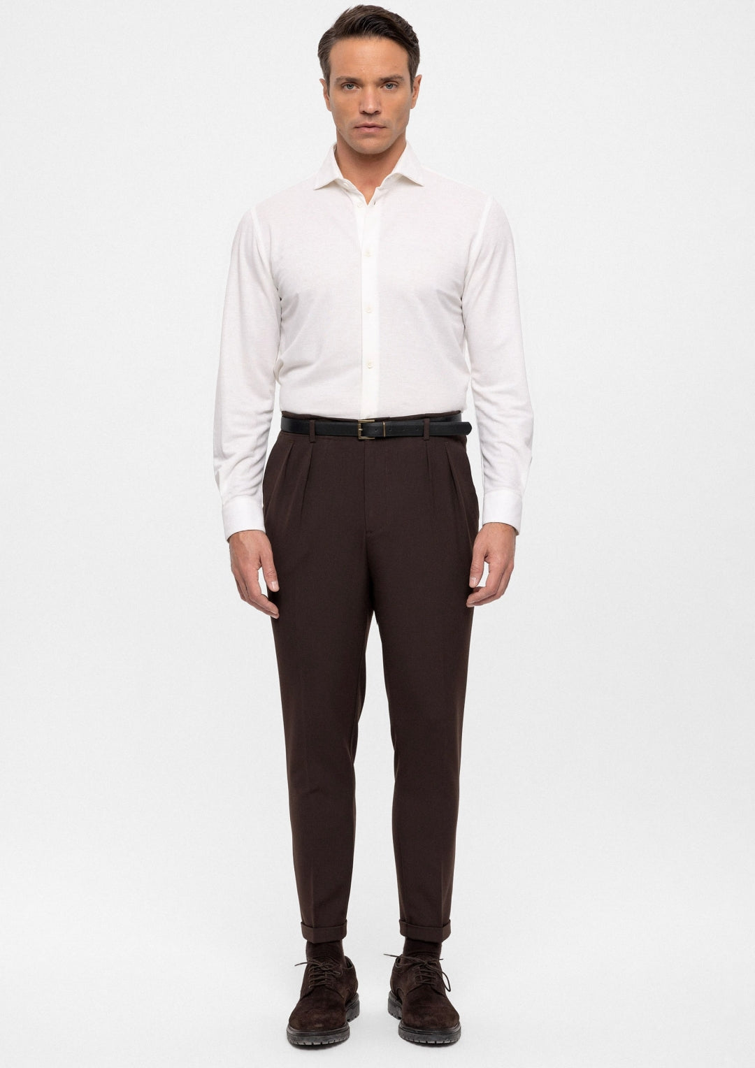 ANTIOCH | Hose mit hoher Taille und schwarzem Gürtel – Braun