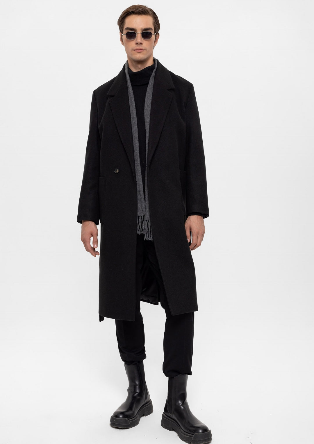 ANTIOCH | Oversized Mantel mit Gürtel und großen Taschen – Schwarz