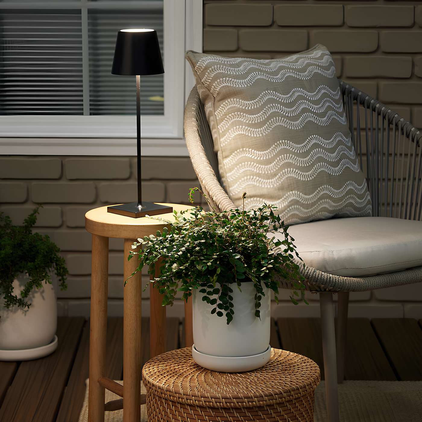 Verstellbare hohe Tischlampe für stilvolle Beleuchtung