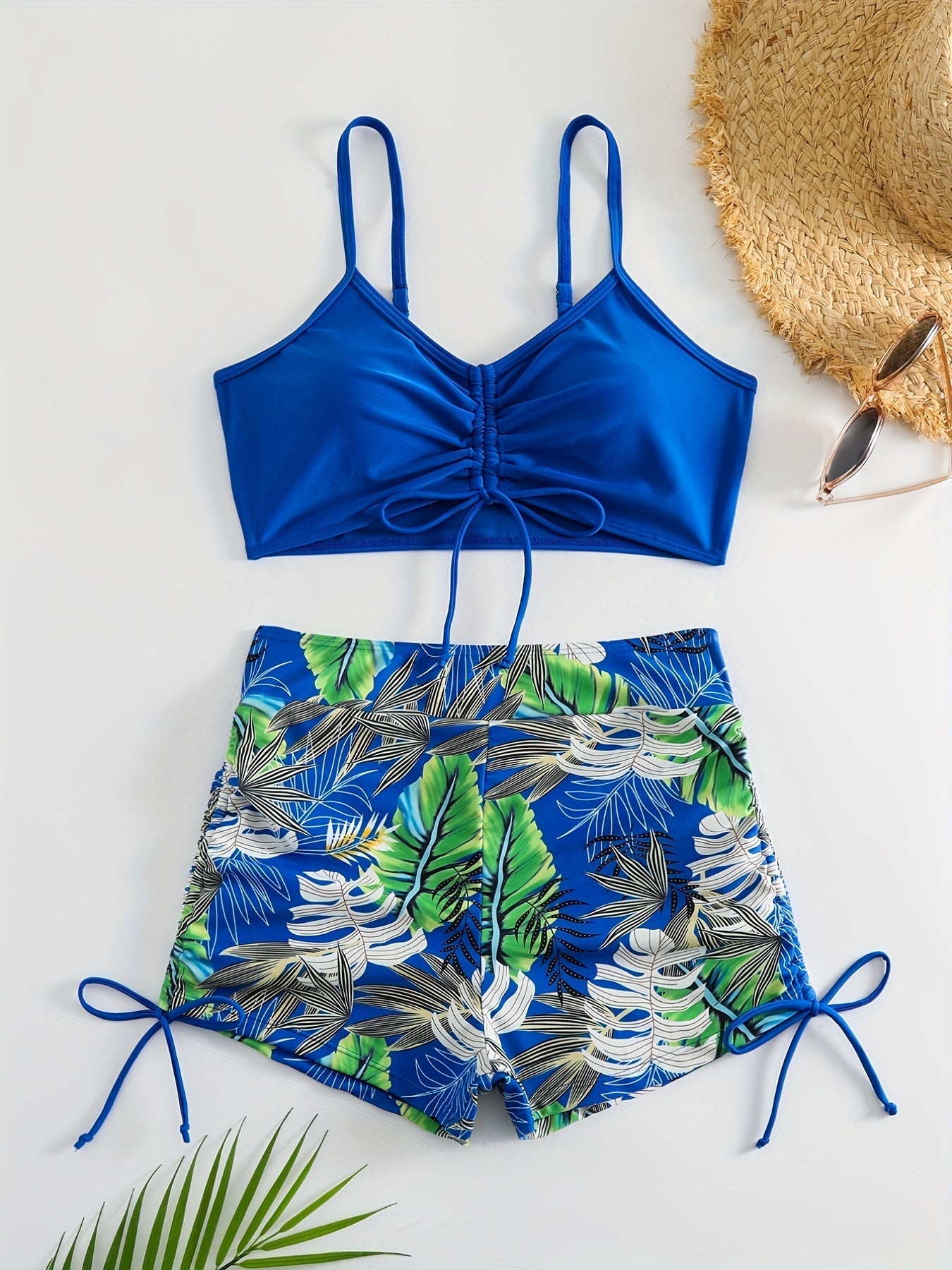Bikini-Set mit Tropenmuster – V-Ausschnitt, Hohe Taille, Kordelzug & Boxershorts
