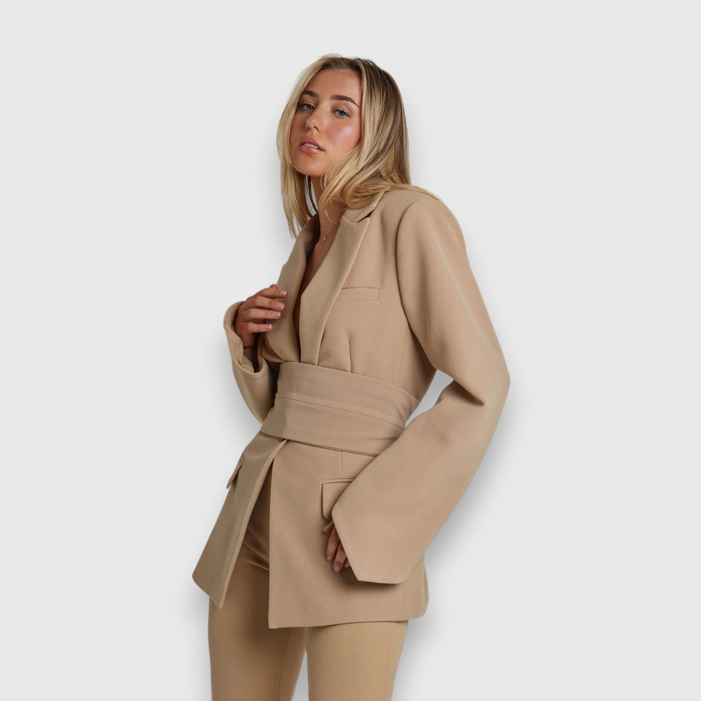 Jarela – Blazer mit Gürtel