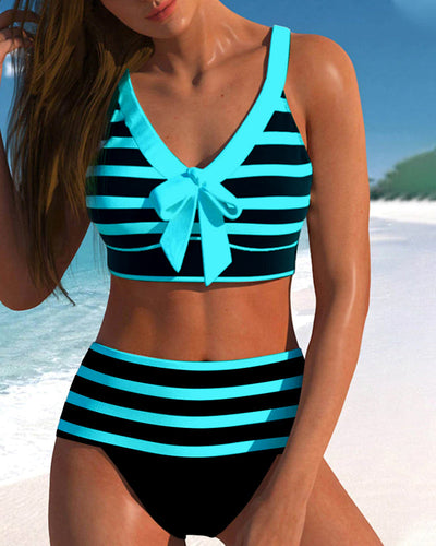Eleganter farbenfroher Sommerbikini