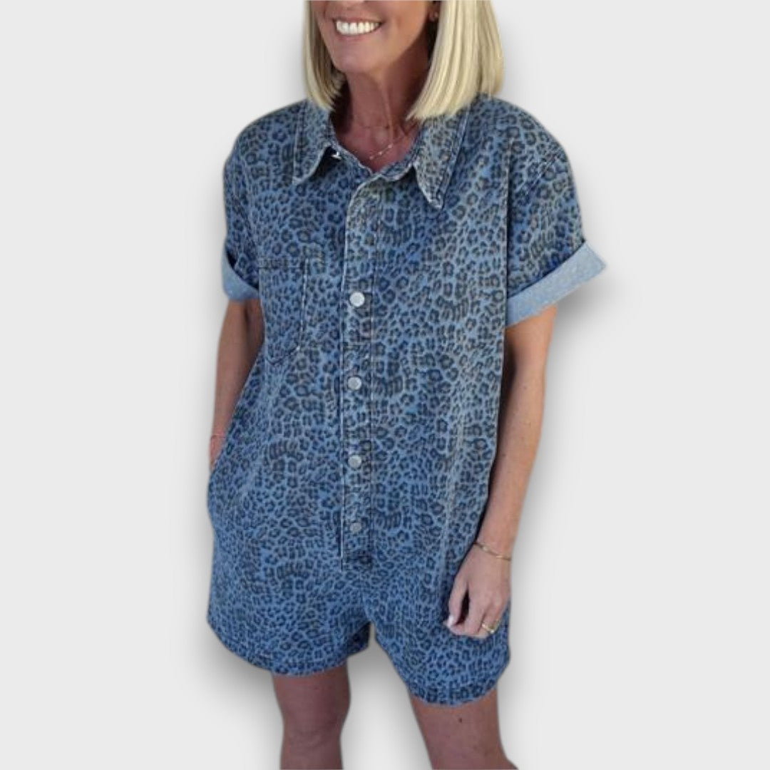 Jovina – Jeans-Overall im Leo-Stil