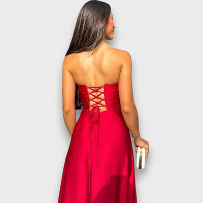 Victoria – Langes Kleid mit Rückenschnürung und Schlitz