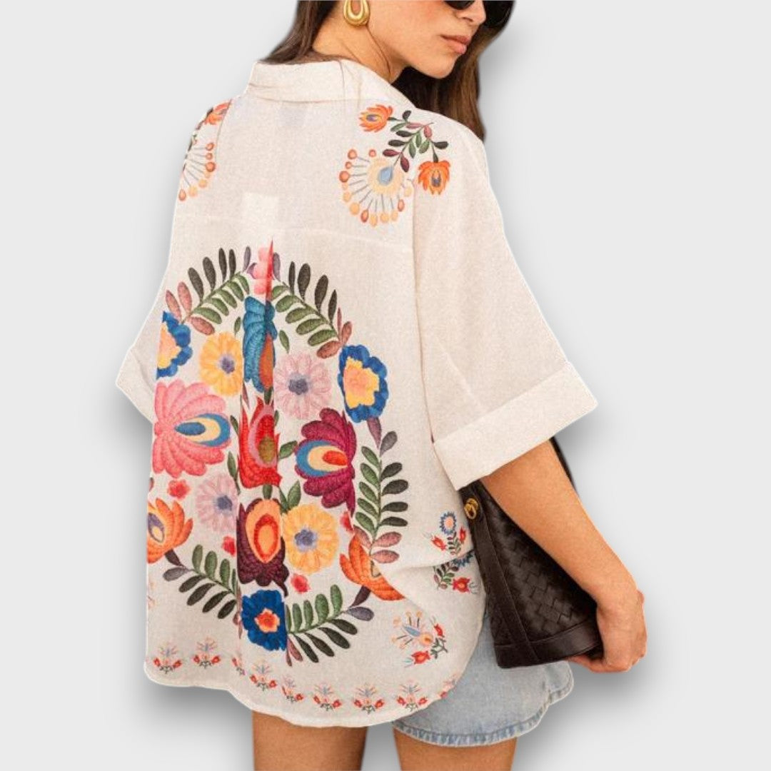 Flora – Bluse mit floraler Leichtigkeit