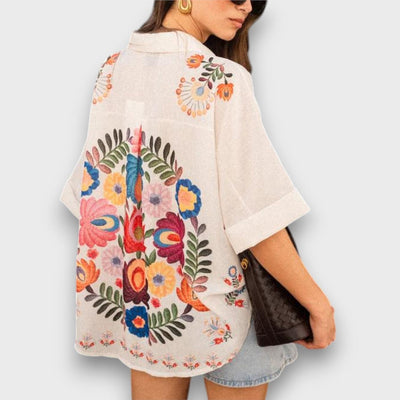 Flora – Bluse mit floraler Leichtigkeit