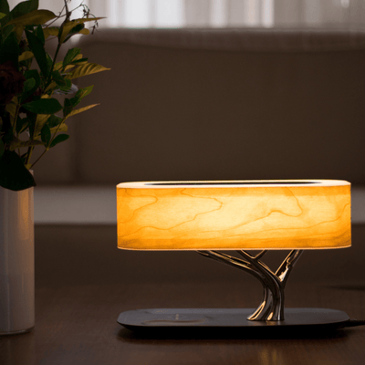 Licht-Oase | Elegante Lampe mit kabelloser Ladestation und Bluetooth Lautsprecher