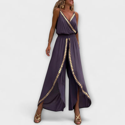 Nerina – Jumpsuit mit goldenen Akzenten und Boho-Flair