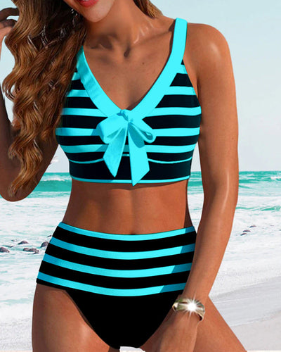Eleganter farbenfroher Sommerbikini