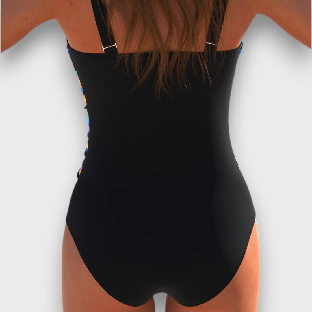 Nerine – Schwarzer Badeanzug mit raffiniertem Twist