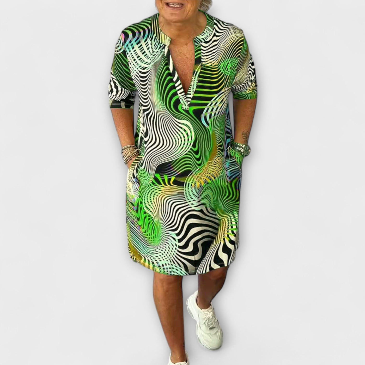 Ravea – Farbintensives Freizeitkleid mit Retro-Flair