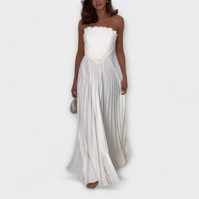 Elestia – Plissiertes Bandeaukleid mit skulpturaler Linie