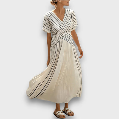 Elvara – Gestreiftes Sommerkleid mit Wickeloptik