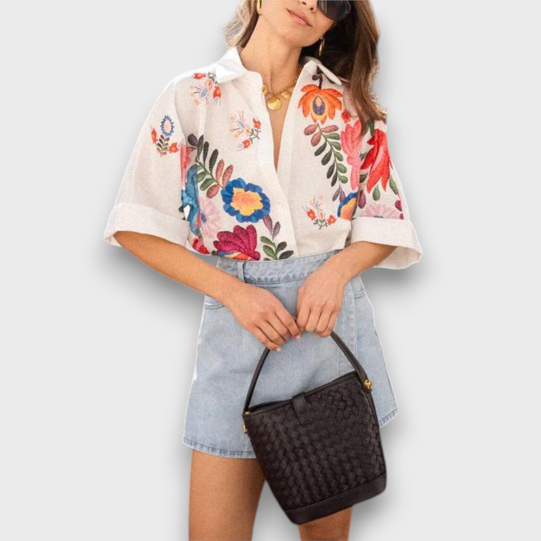 Flora – Bluse mit floraler Leichtigkeit