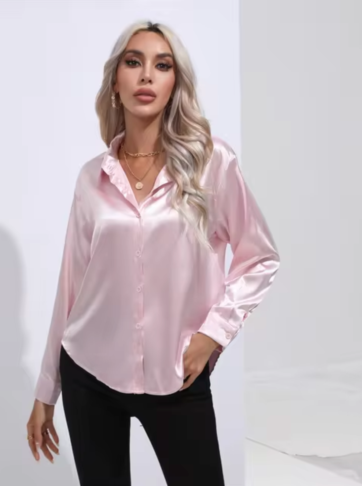 Satinbluse mit langen Ärmeln und elegant schimmerndem Glanz
