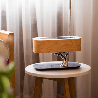 Licht-Oase | Elegante Lampe mit kabelloser Ladestation und Bluetooth Lautsprecher