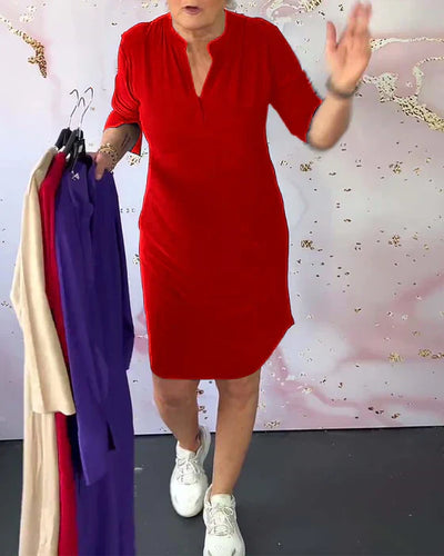 Klara | Schlichtes Kleid mit V-Ausschnitt und Charme