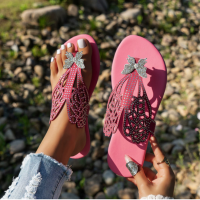 Papillon™ – Schmetterlingsverzierte Sommerschlappen