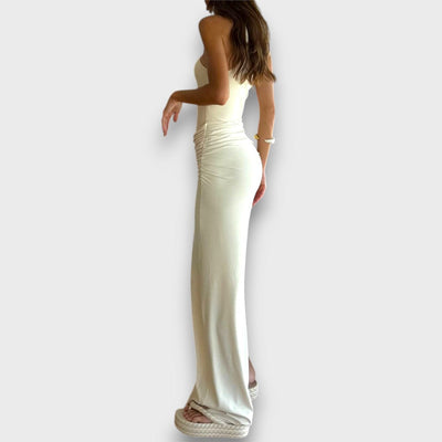 Luma – Figurbetontes Kleid mit Cut-out und Stehkragen