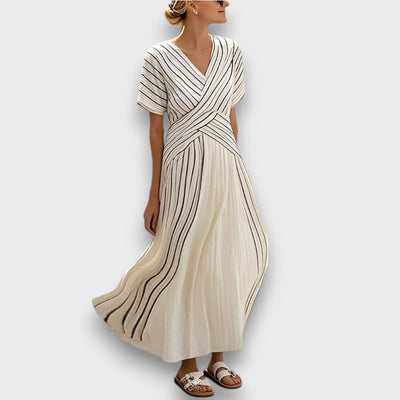 Elvara – Gestreiftes Sommerkleid mit Wickeloptik