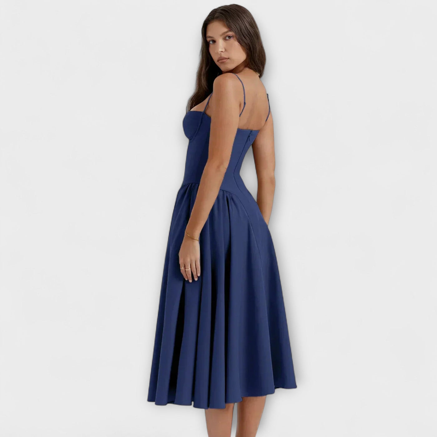 Ameline – Feminines Midikleid mit Taillenfokus