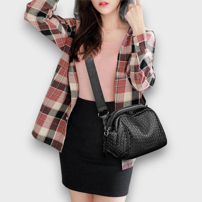 Bronelle – Geflochtene Crossbody-Tasche in Muschelform