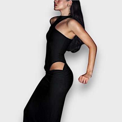 Luma – Figurbetontes Kleid mit Cut-out und Stehkragen