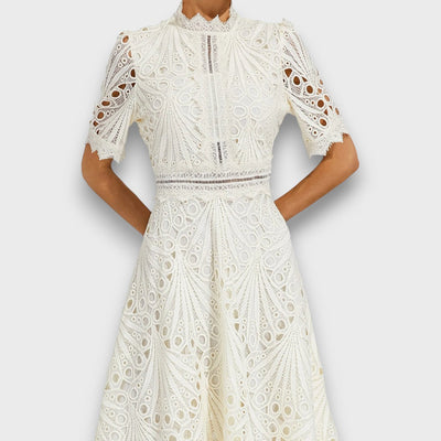 Norelia – Elegantes Midikleid mit Spitzendetail