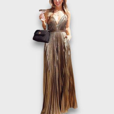 Aurora – Goldenes Plisseekleid mit tiefem Ausschnitt