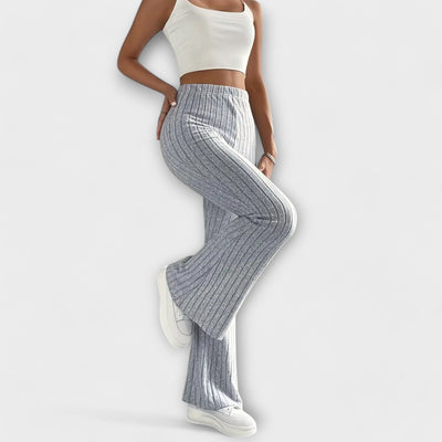 Luretta – Flared Hose mit feiner Struktur