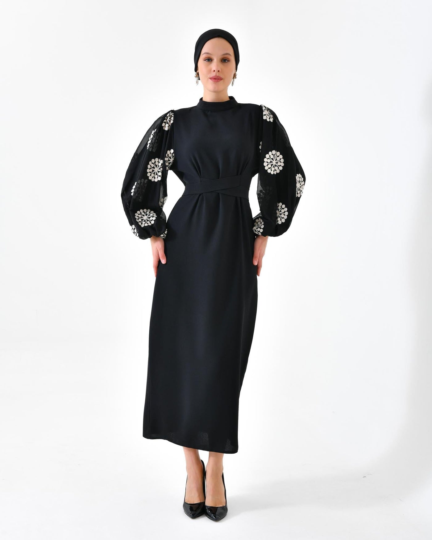 Elegantes Kleid mit Stickerei und Ballonärmeln