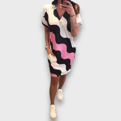 Mirely – Sommerkleid mit Wellenprint und V-Ausschnitt