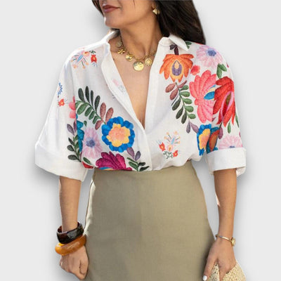 Flora – Bluse mit floraler Leichtigkeit