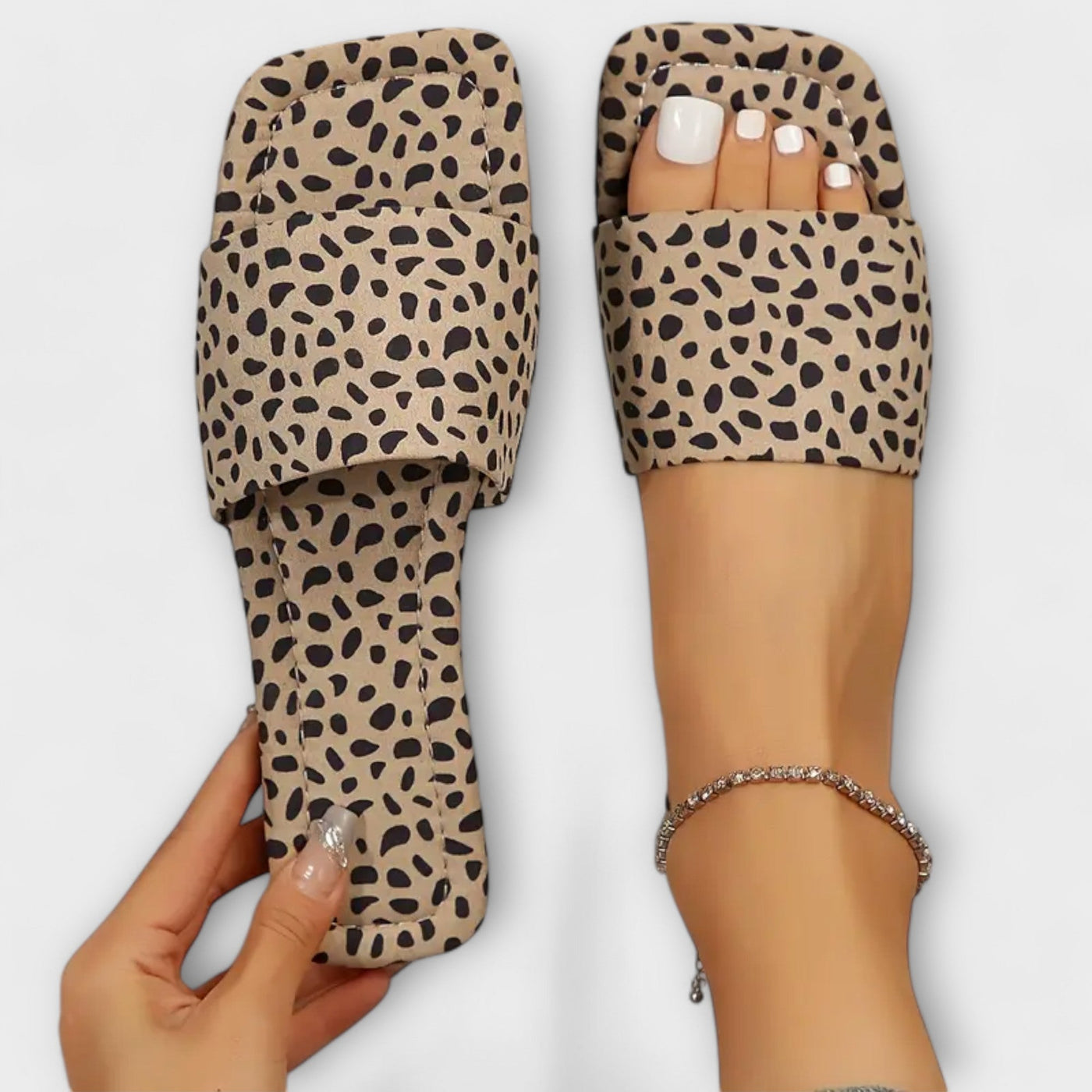 Solvaya – Slipper mit Animal-Print und moderner Silhouette