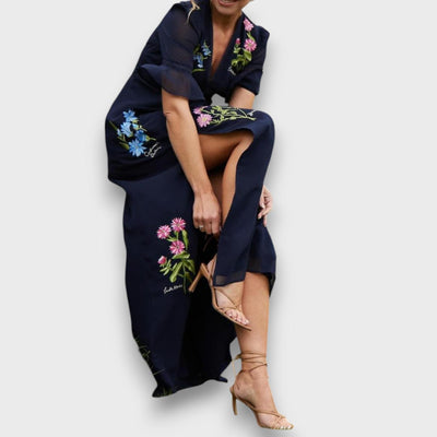 Adelise – Besticktes Maxikleid mit floraler Eleganz