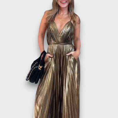 Aurora – Goldenes Plisseekleid mit tiefem Ausschnitt