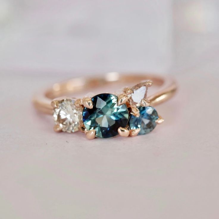 Weinlese-Ring mit weißem Zirkon und Türkis