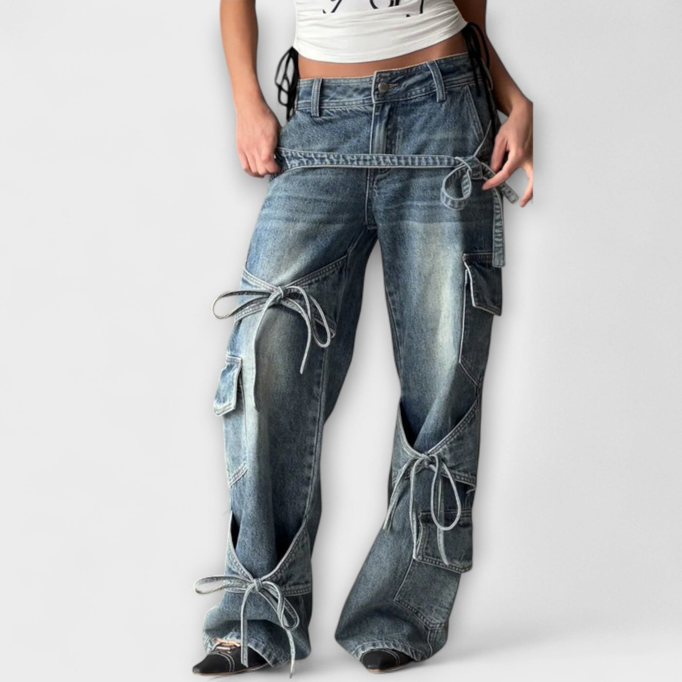 Denara – Weite Jeans mit Bindeelementen