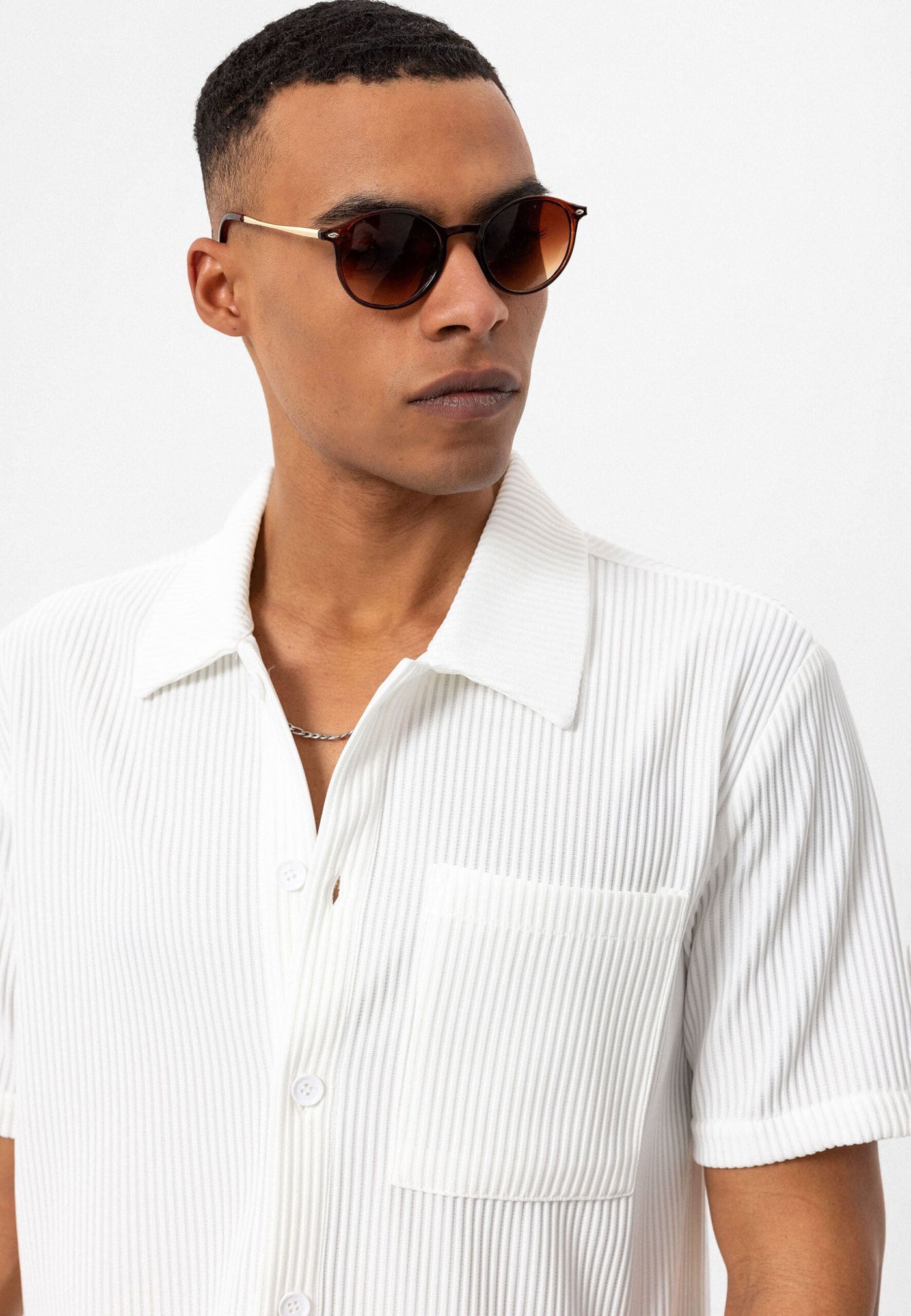 ANTIOCH | Geripptes Hemd – Weiß