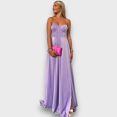 Victoria – Langes Kleid mit Rückenschnürung und Schlitz