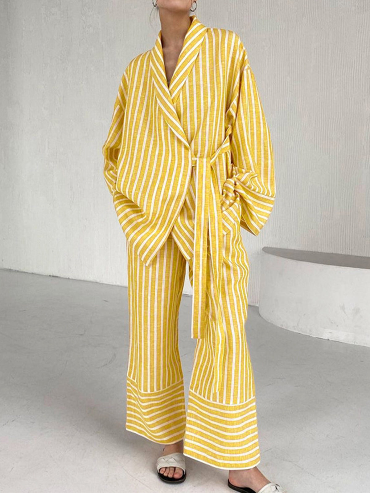 ASTRID ZWEITEILIGES SET mit passendem Oberteil und lockerer Hose