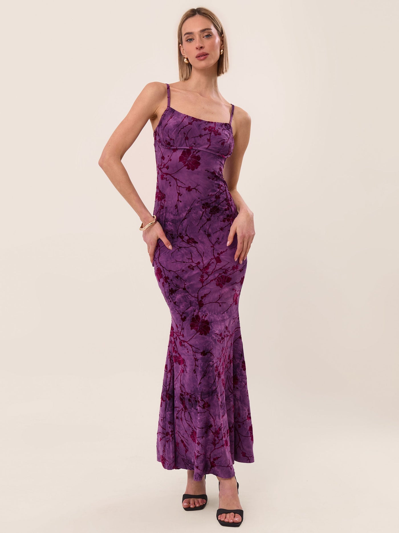 GRETA | Florales Maxikleid aus samtigem, weichem Stoff