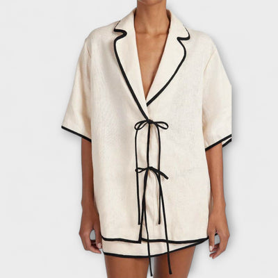 Luane – Entspanntes Set mit schwarzer Paspelierung