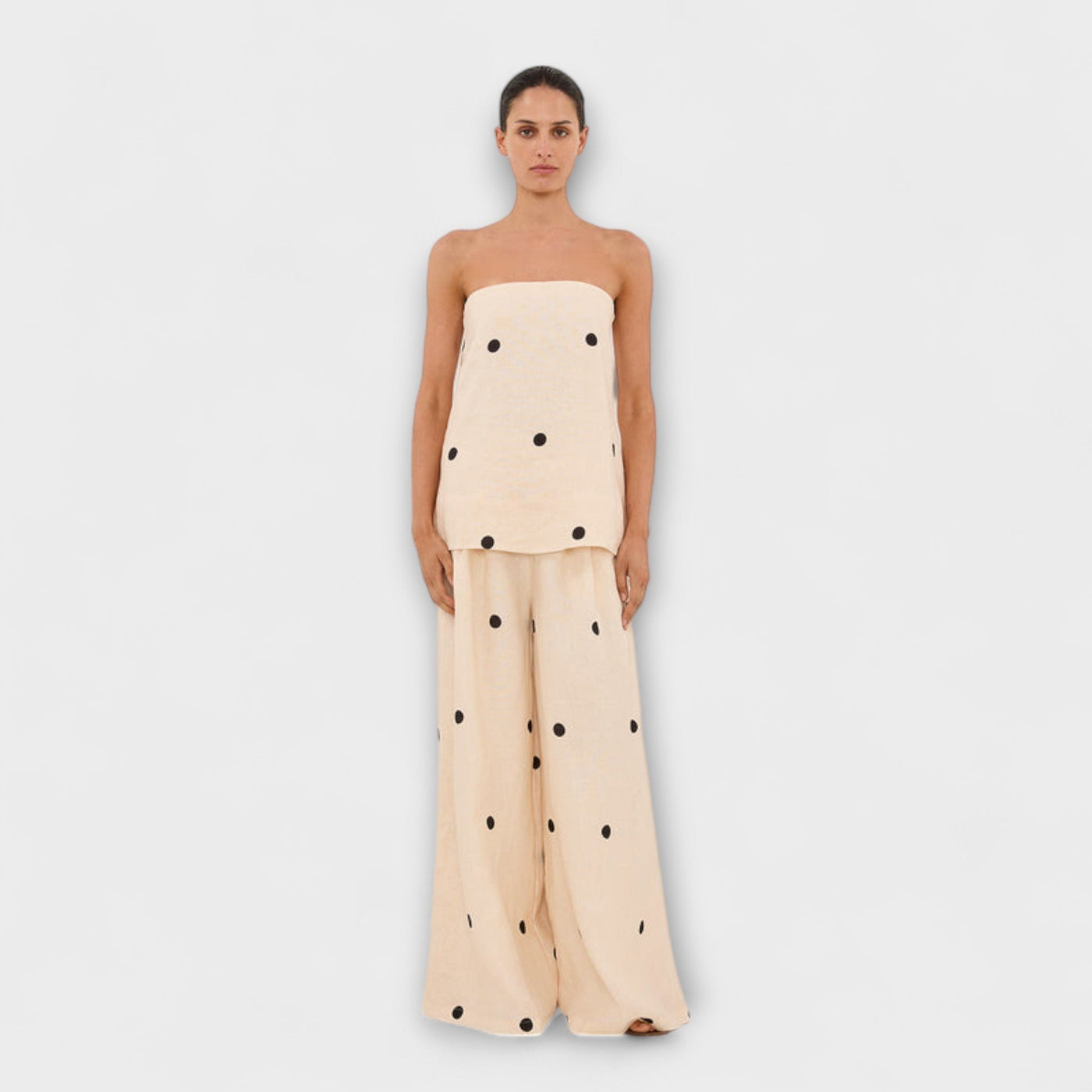 Milana – Gepunktetes Set mit schulterfreiem Oberteil