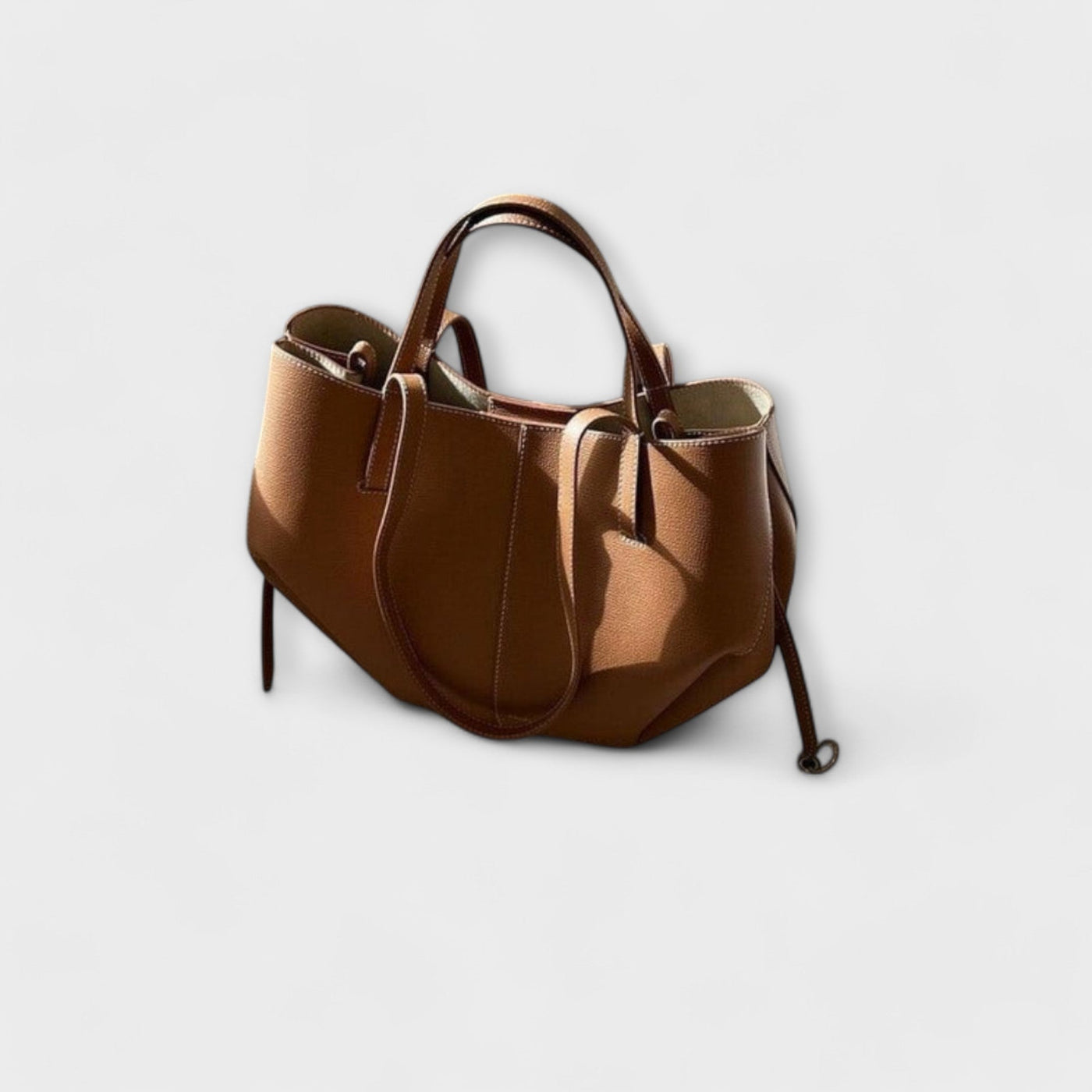 Norena – Geräumige Schultertasche mit zeitloser Linie