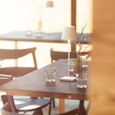 Verstellbare hohe Tischlampe für stilvolle Beleuchtung