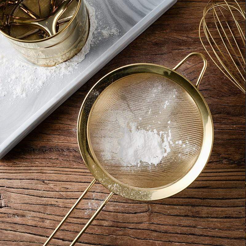 Goldene Siebtraum | Stilvolles Küchenwerkzeug für kreatives Schuhdesign