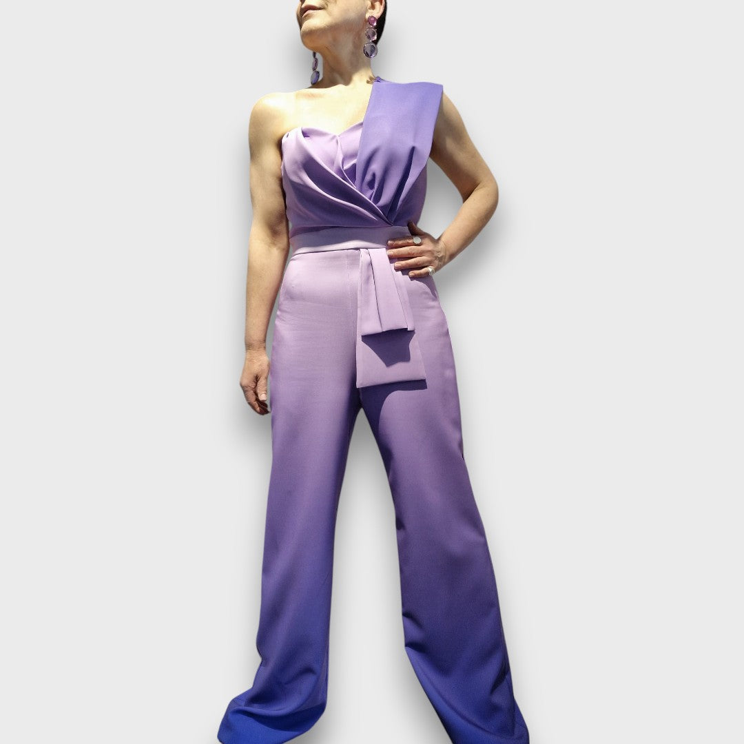 Candia –  Elegantes Jumpsuit mit asymmetrischem Dekolleté