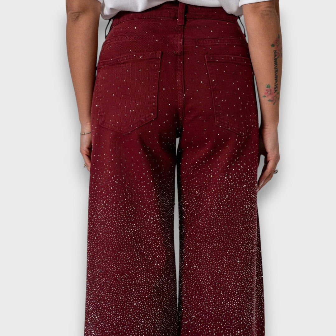 Marvie – Strassverzierte Wide-Leg Jeans in Bordeaux