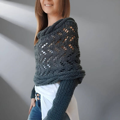 Lara™ – Stilvoller Gestrickter Schal mit Ärmeln
